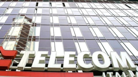 Telecom Italia sale del 2%: confermati i contatti con i cinesi di Hutchison Whampoa (3 Italia)