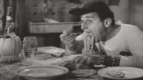 La crisi? Fa venire voglia di mangiare tanto e male