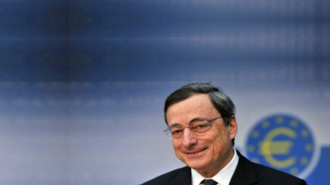 BCE, Draghi: "No a la presión política, los tipos de cambio son importantes para el crecimiento"