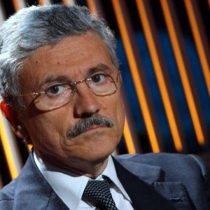 Massimo D'Alema: “Melawan arus. Wawancara di sebelah kiri pada saat anti-politik"