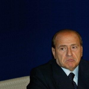 Il giorno dopo la condanna nel processo Mediaset, Berlusconi rischia un altro processo