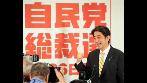 Japon, le Premier ministre japonais a 72% d'approbation