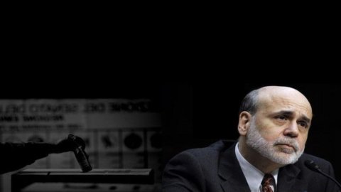 Bernanke difende la politica di acquisti bond: “I benefici superano i rischi”
