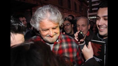 Bersani apre, Grillo chiude: “Sei un morto che parla, il Movimento 5 Stelle non vota la fiducia”