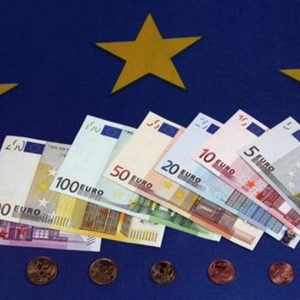 Евробарометр: приоритетом для итальянцев является кризис, а не выход из евро