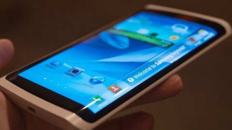 Samsung, utili ancora in calo: pesa la concorrenza nel settore smartphone