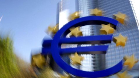 Bce: economia peggio del previsto, Italia rischia di fallire obiettivo deficit