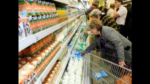 Confcommercio: consumo em 2013 -2,4%, 4 milhões de pobres