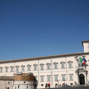 Piazza Affari 喜欢 Quirinal：它看到了政治僵局的畅通。 米兰开局不错