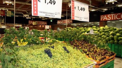 Istat: розничные продажи продолжают снижаться, -4,8% в феврале