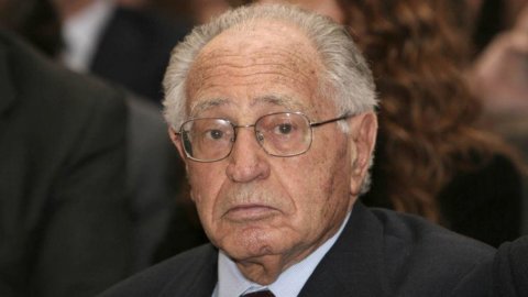 La Malfa ve Pertini'nin büyük danışmanı ve Mediobanca'nın eski başkanı Antonio Maccanico hayatını kaybetti.