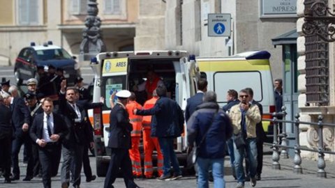 Tiroteio em frente ao Palazzo Chigi: dois carabinieri feridos, um calabresa de 49 anos preso