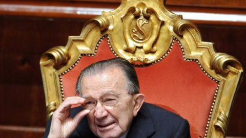 Giulio Andreotti, stainless ex prime minister but also very controversial, has died