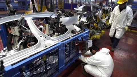 Istat: produzione auto aprile -14,9% su anno