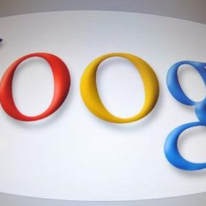 Google, titolo sopra i 900 dollari per la prima volta