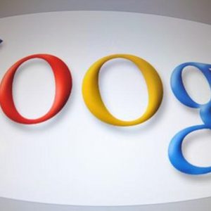 Google, acciones por encima de $ 900 por primera vez