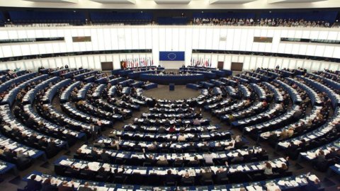 البنوك ، البرلمان الأوروبي يوافق على قواعد إشراف البنك المركزي الأوروبي