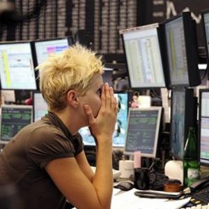 La Chine, le Japon et Bernanke rendent la Bourse jeudi noire: Piazza Affari perd 3%