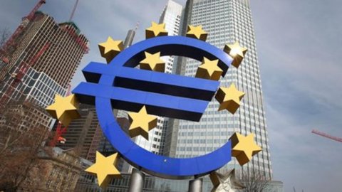 ECB membekukan Bursa Efek, hasil Bot naik