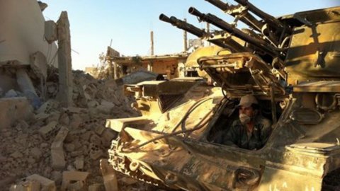 Siria, los rebeldes abandonan la fortaleza de Qusayr