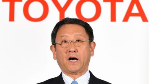 Toyota faz recall de 242 carros