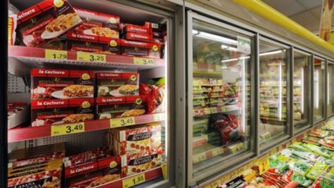 Consumo, Confcomercio: -3,9% en abril