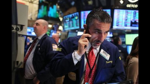 Wall Street: Traders pay to get sensitive data upfront