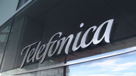 Telecom Italia, Telefonica studia offerta per soci Telco