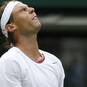 Wimbledon, pronti via e subito il primo choc: Nadal fuori. Federer facile, oggi in campo Djokovic