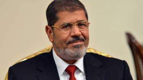 Egitto, ultimatum a Morsi: 5 ministri si dimettono