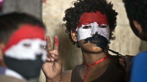 Ägypten, Ultimatum der Armee an Mursi läuft heute ab. Weitere Zusammenstöße in Kairo