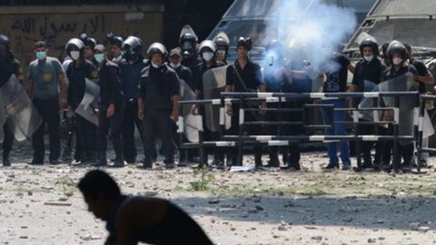 Egitto: scontri tra manifestanti pro e anti Morsi