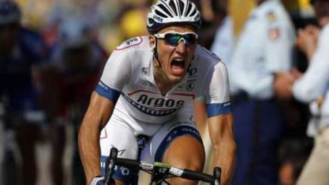 Tour de France ، لا يزال Kittel. فروم يسقط ، نيبالي باللون الأصفر