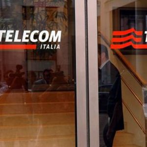Telecom, giù in Borsa dopo Agcom su taglio canone