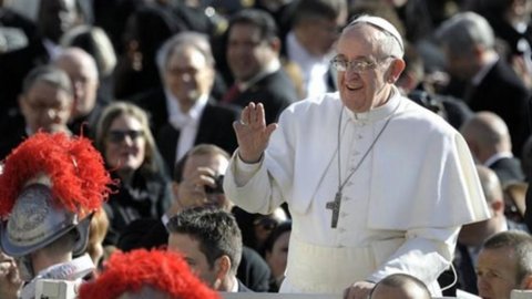 Vaticano: con el Papa Francisco mejora la calificación ética, perspectiva positiva de Standard Ethics