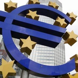 Bce e BoE confermano i tassi al minimo storico dello 0,5%