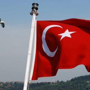 Türkiye, runtuhnya lira membuat takut investor Italia