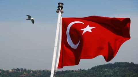 Türkiye, la caída de la lira asusta a los inversores italianos