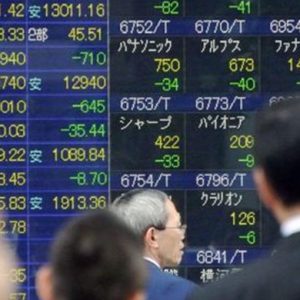 Ásia: Mercados voltam a cair, mas mantêm alta semanal