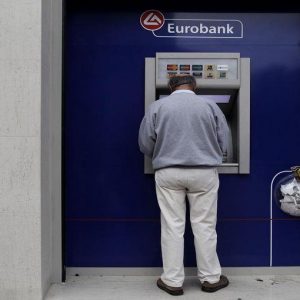 Grecia, arrivano gli aiuti ma già spunta un buco finanziario