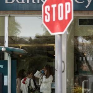 Banca di Cipro, accordo con i creditori internazionali sul prelievo forzoso