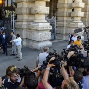 Cassazione, Berlusconi tra condanna e rinvio: “Se mi condannano torno fra 18 mesi”