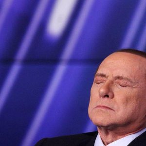 Borsa: sentenza Berlusconi, Mediaset crolla