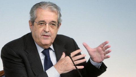 Ministro da Economia Saccomanni ameaça renunciar: confronto com o PDL