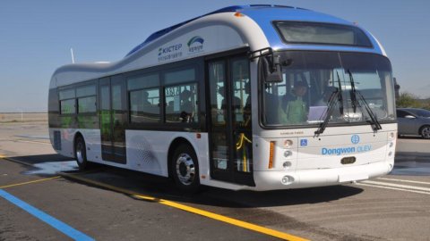 Corea del Sud, arriva il bus elettrico che si ricarica mentre viaggia