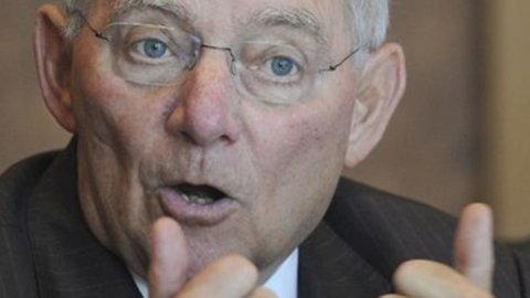 Schaeuble: BCE subirá tipos de interés, menos ayuda a Grecia que volverá a crecer