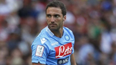 Serie A, Roma e Napoli soffrono ma non mollano