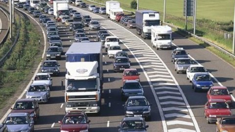 Assicurazioni, i risultati dell’indagine IVASS segnalano un calo dei costi delle polizze auto