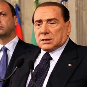 Borsa, el futuro de Berlusconi hunde a Mediaset