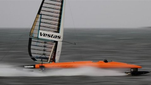 Geschwindigkeitsrekord, um in Namibia den Segelrekord auf dem Wasser aufzustellen